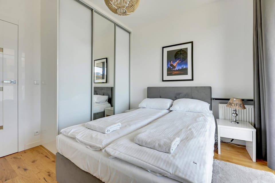 Photo of the whole room, Decorative detail, Bedroom, Area and facilities, towels, wardrobe