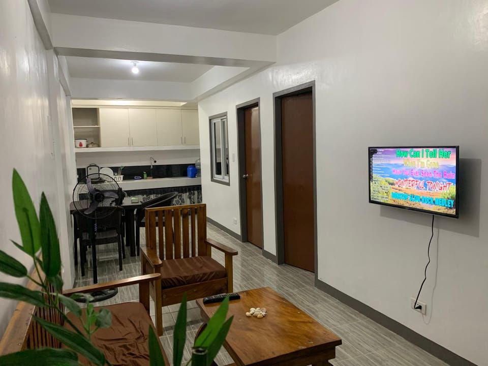 Communal lounge/ TV room, TV and multimedia, Kitchen or kitchenette, Dining area, Evening entertainment