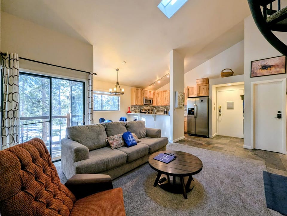 Day, View (from property/room), Kitchen or kitchenette, Living room, Seating area, furniture