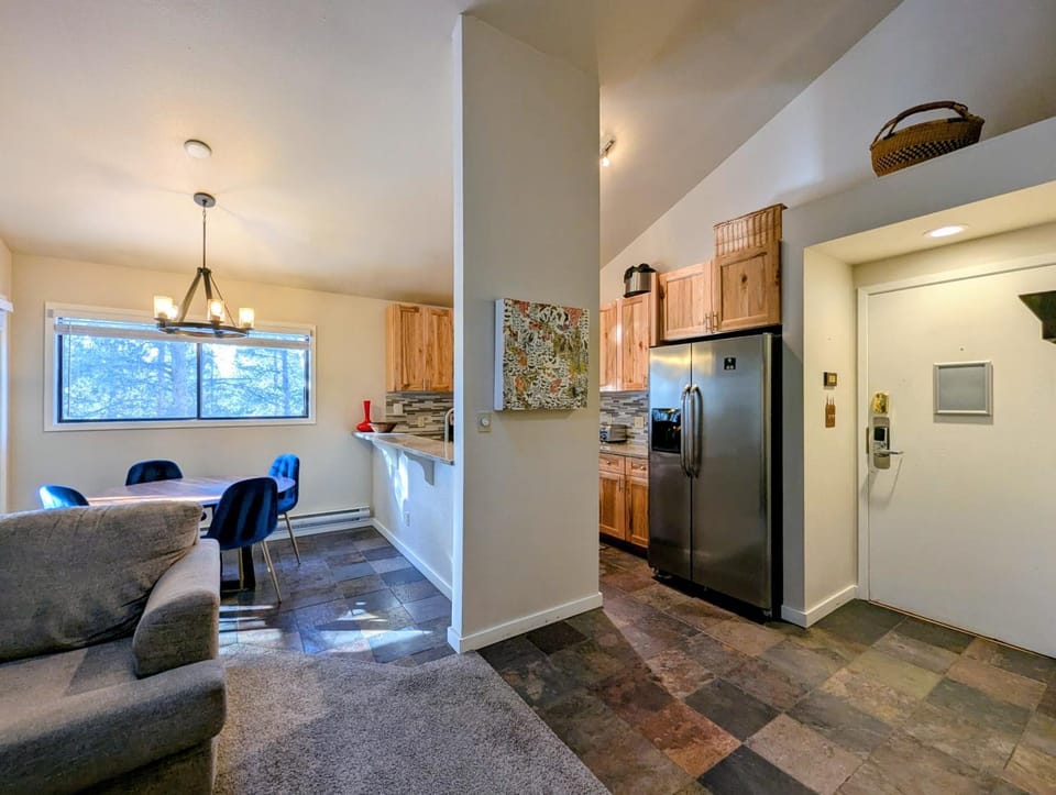 Kitchen or kitchenette, Living room, Seating area, Dining area, furniture