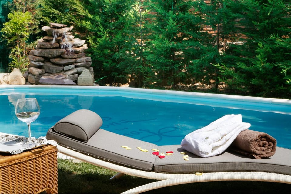 Swimming pool, Swimming pool