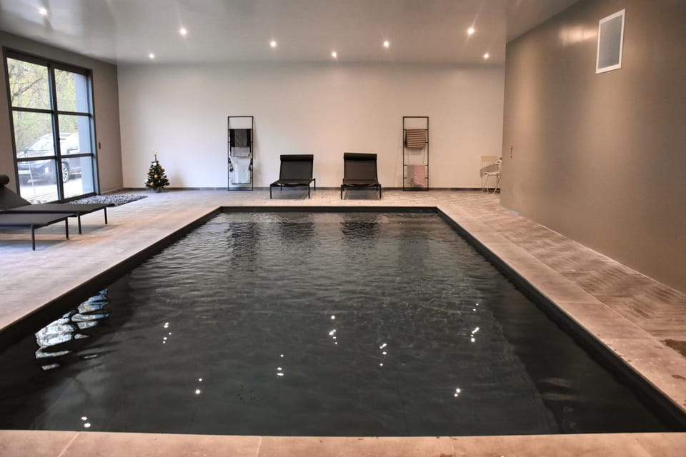 Swimming pool, Swimming pool