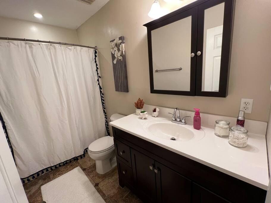 The Red Door 2-bedroom townhouse near VT & RU House in Virginia