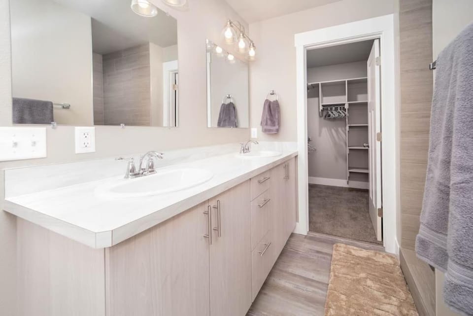 Delightful, new townhome downtown House in Billings