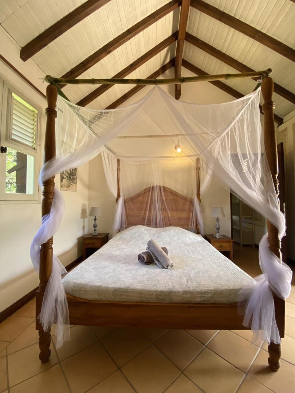 Bed, Bedroom, towels