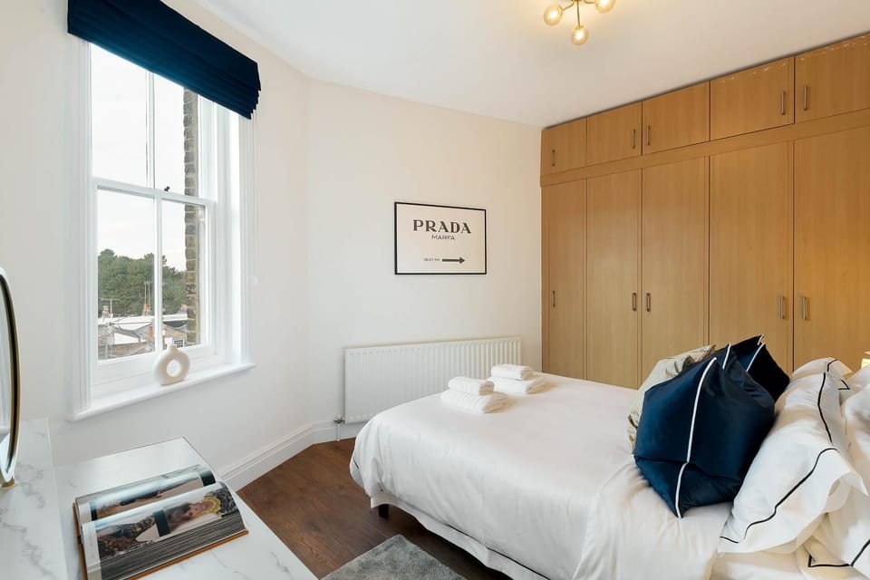 Bed, Photo of the whole room, Bedroom, wardrobe