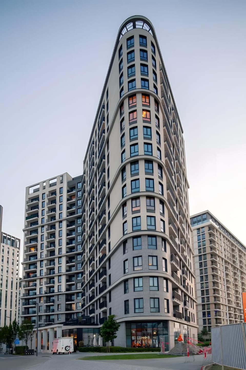Property building, Day, Neighbourhood, Billiard, Coffee/tea facilities, City view, Street view, Supermarket/grocery shop, Buffet breakfast, Location, ATM