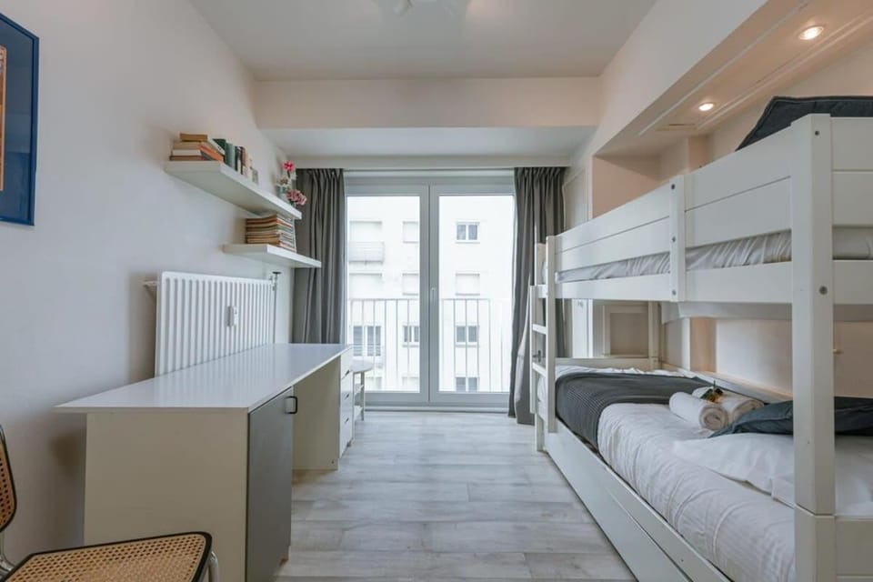 Casiola - Beautiful seaview apartment with private garage Apartment in Ostend