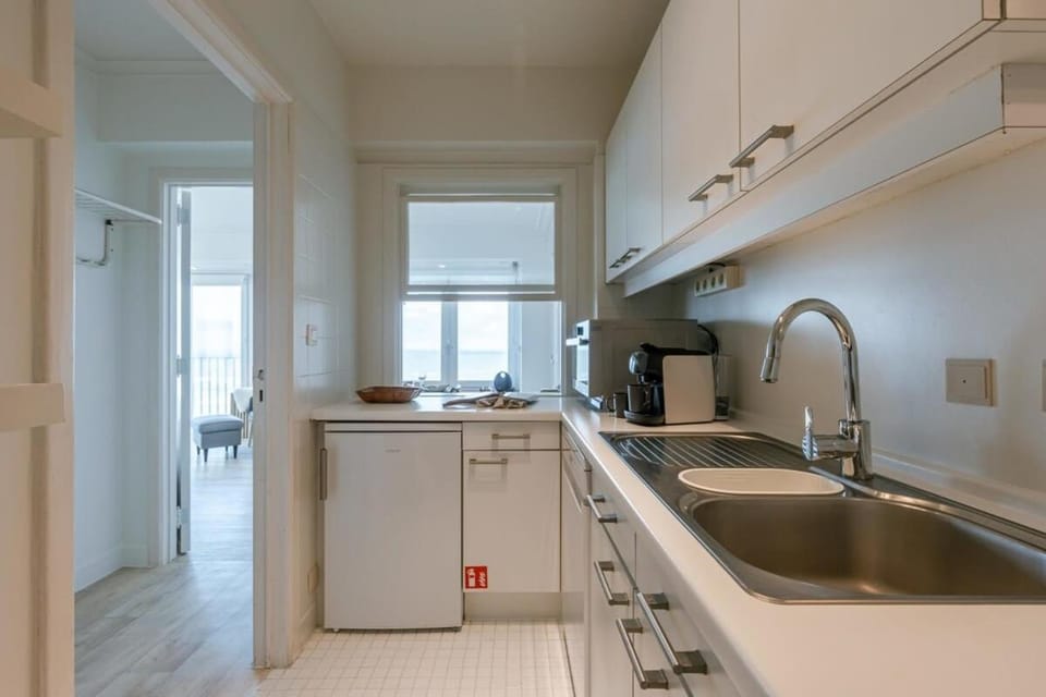Casiola - Beautiful seaview apartment with private garage Apartment in Ostend