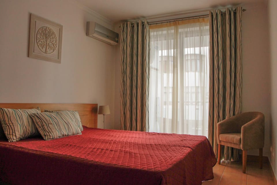 Bed, Photo of the whole room, Bedroom, air conditioner