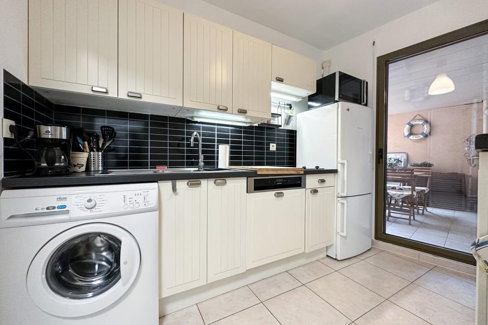 minibar, oven, pet friendly, toaster