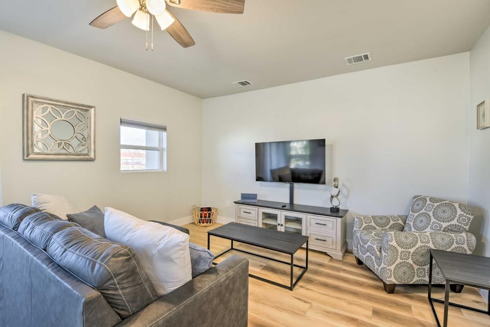 Walk to TCU: Fort Worth Retreat w/ Balcony! Apartment in Fort Worth