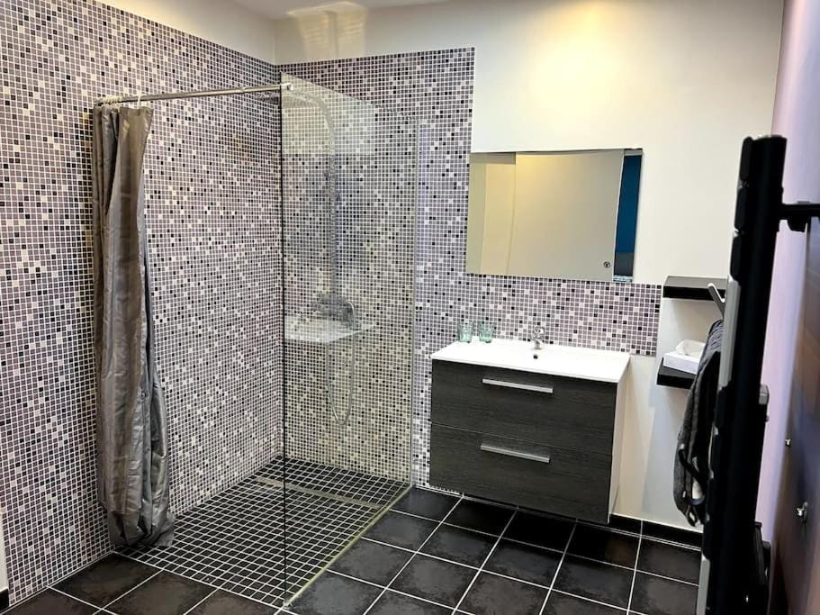 Shower, Bathroom