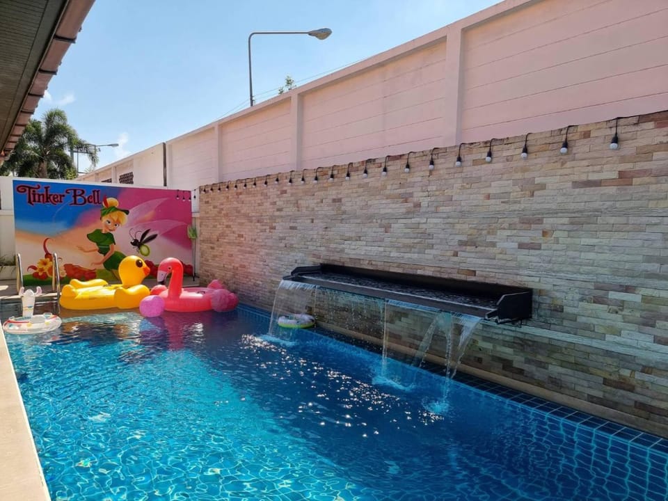 Day, Pool view, Swimming pool, sunbed