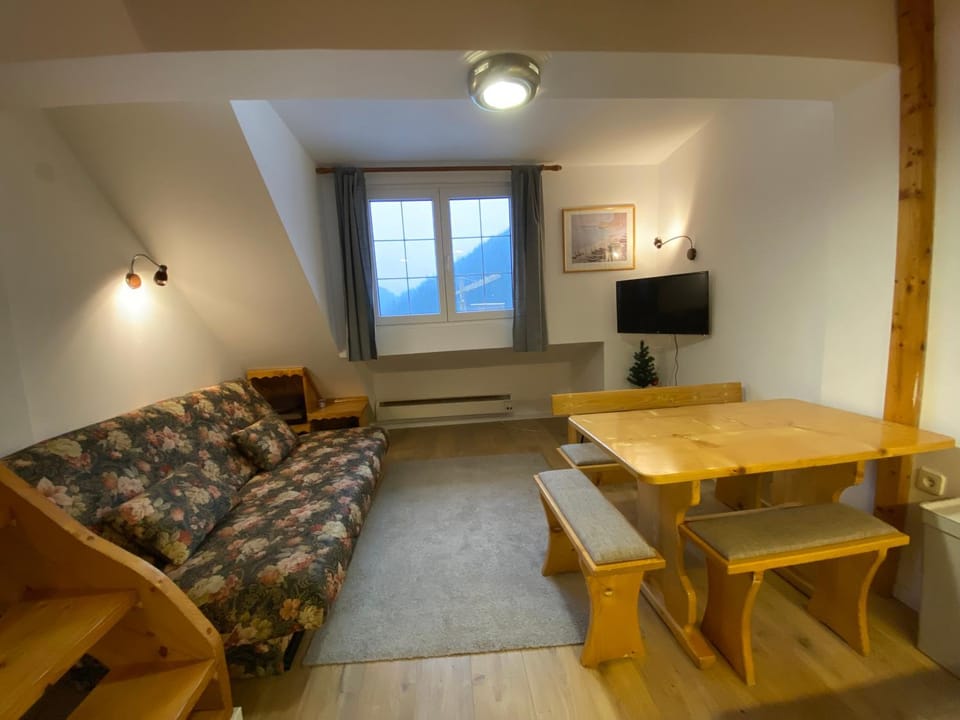 TV and multimedia, Living room, Dining area