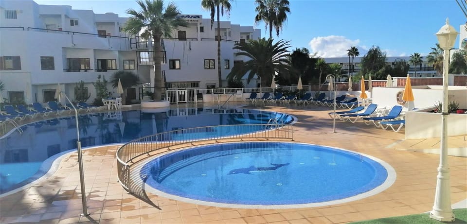 Property building, Day, Pool view, Swimming pool, sunbed