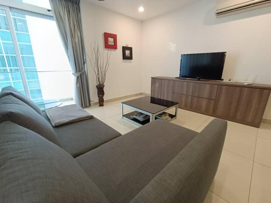 KSL City Mall Bathtub 1-4pax Netflix JB City Apartment in Johor Bahru