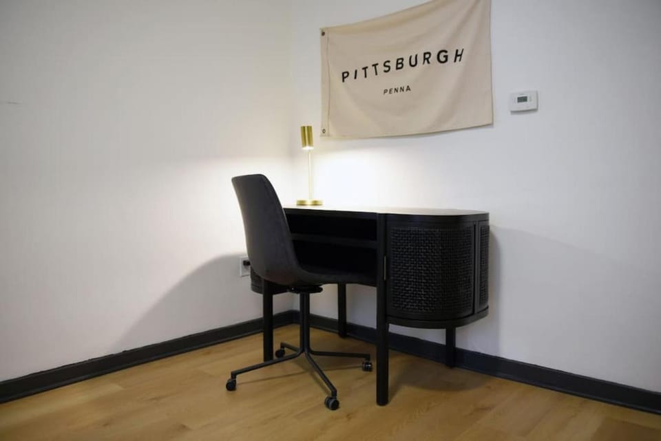 HostWise Stays - Butler St - Private Entrance on Ground Floor - Lower Lawrenceville Apartment in Pittsburgh