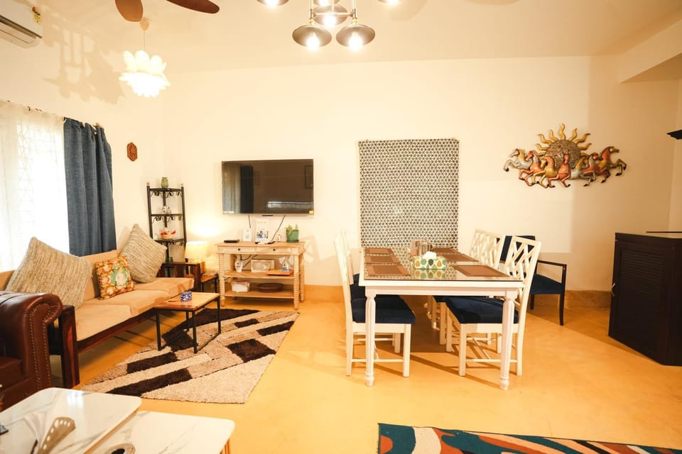 VILLA M - SOLITUDE 2 CANDOLIM GOA 3BHK, Pool Facing, Near Beach, Free Breakfast, Free WIFI and Prime Location Villa in Calangute