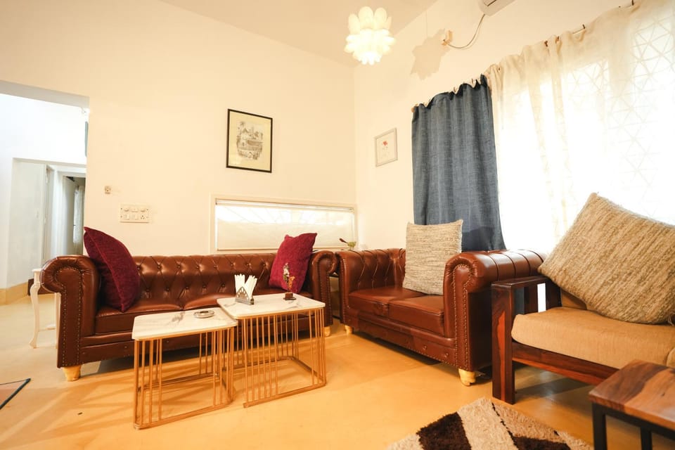 VILLA M - SOLITUDE 2 CANDOLIM GOA 3BHK, Pool Facing, Near Beach, Free Breakfast, Free WIFI and Prime Location Villa in Calangute