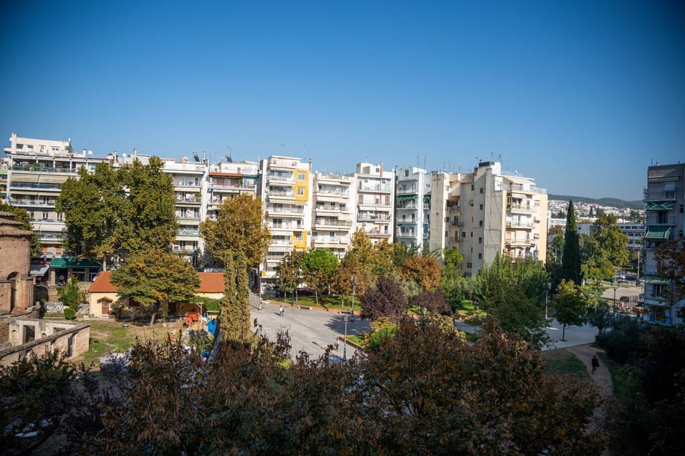 Landmark view, Location