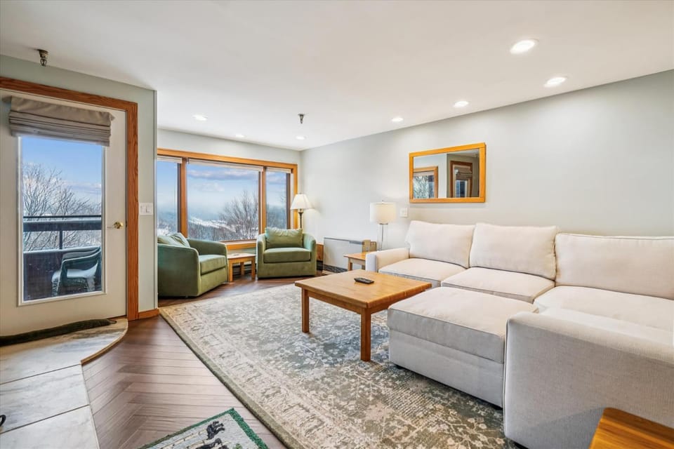 Living room, Mountain view