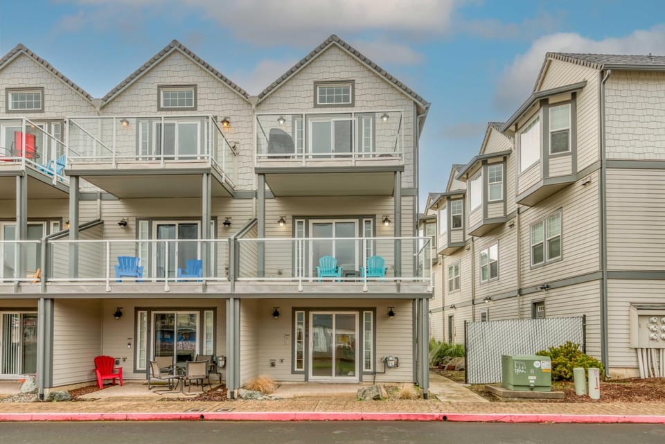 The Cozy Corner House in Rockaway Beach
