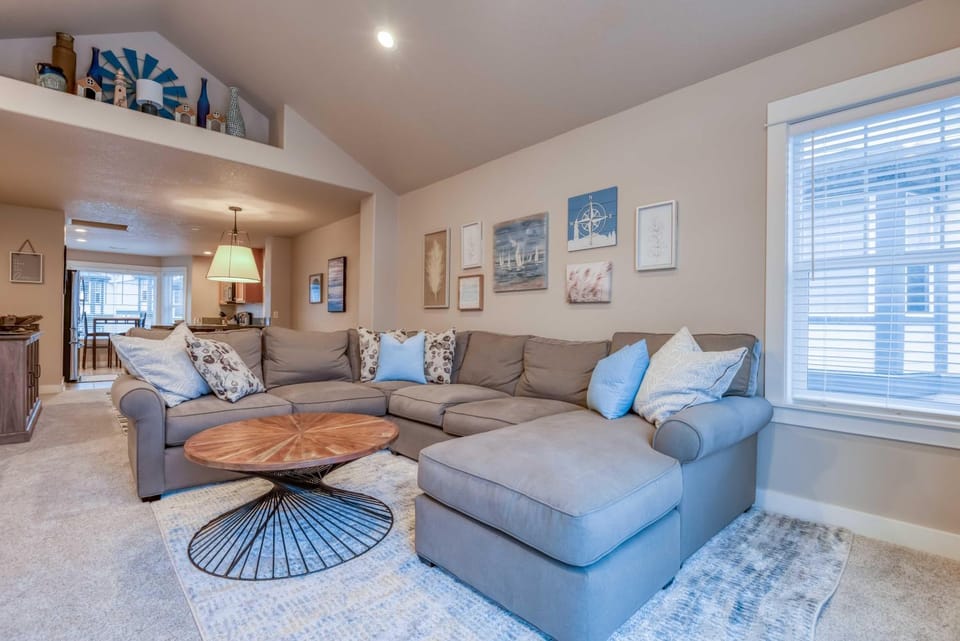 The Cozy Corner House in Rockaway Beach