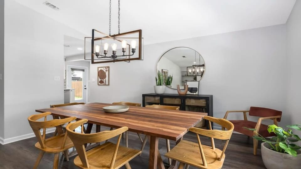 Bellflor Haus Full Kitchen plus Hot tub House in Fredericksburg