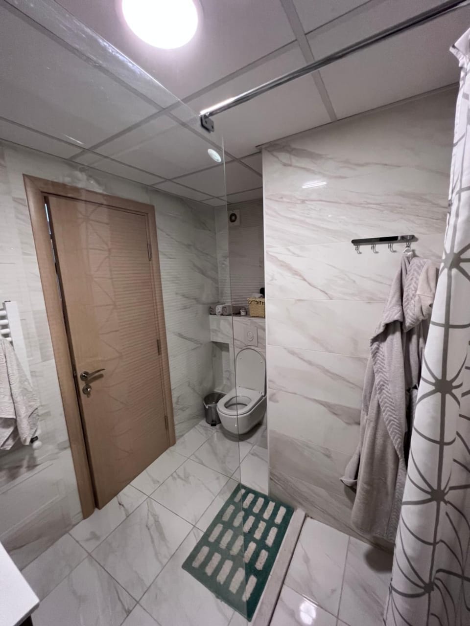 Shower, Toilet, Bathroom, towels