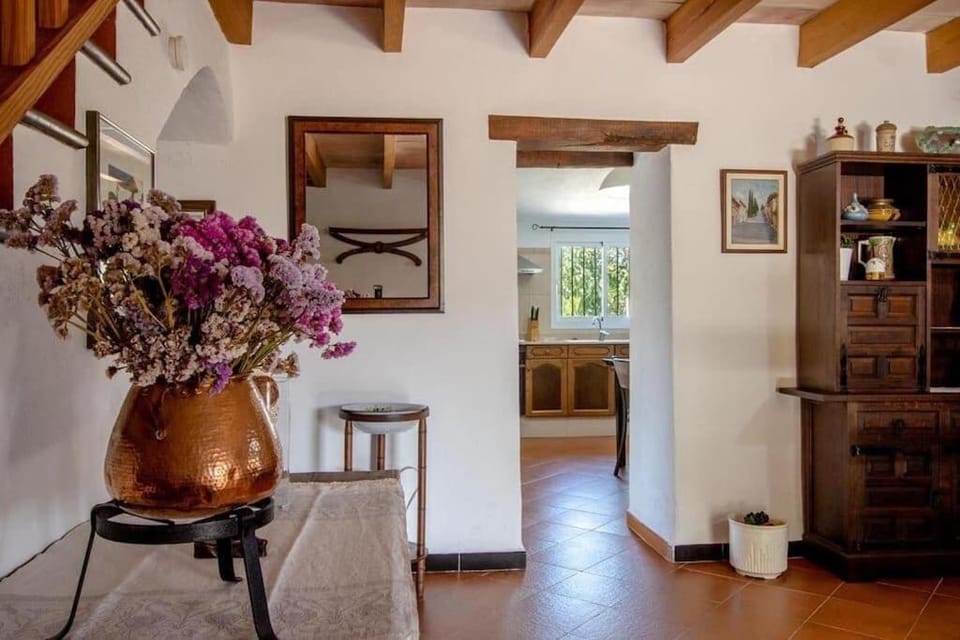 Traditional Majorcan villa by Renthousing House in Raiguer