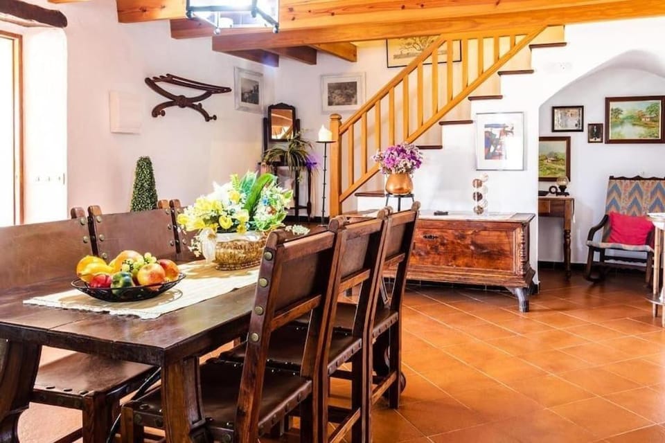 Traditional Majorcan villa by Renthousing House in Raiguer
