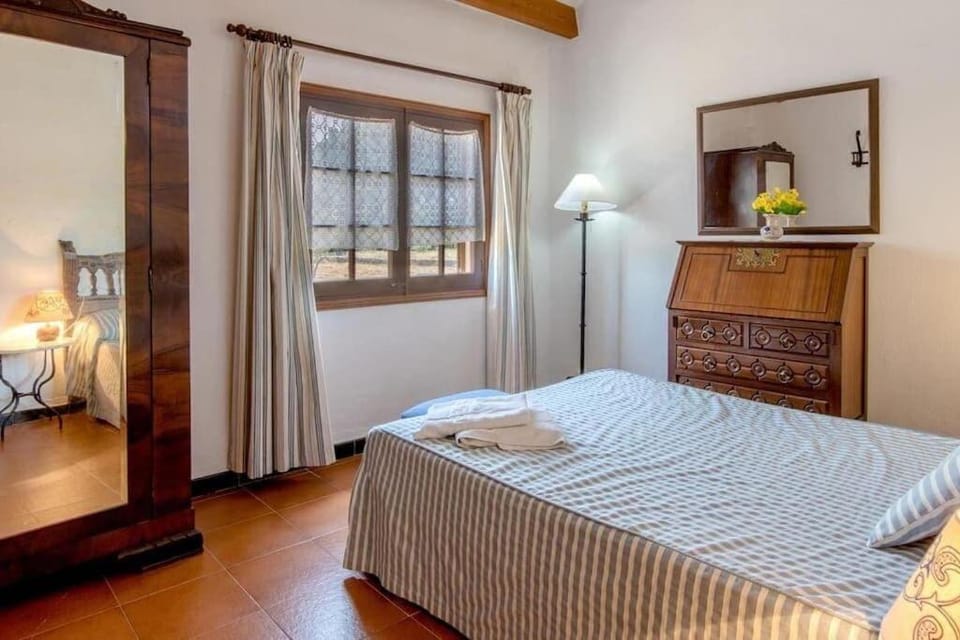Traditional Majorcan villa by Renthousing House in Raiguer