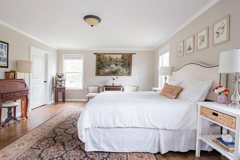 Bed, Photo of the whole room