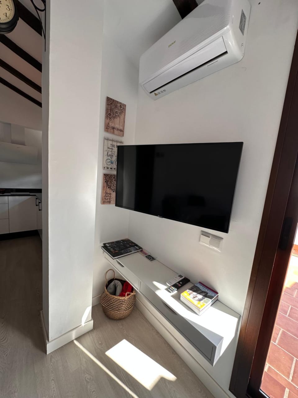 Communal lounge/ TV room, TV and multimedia, air conditioner
