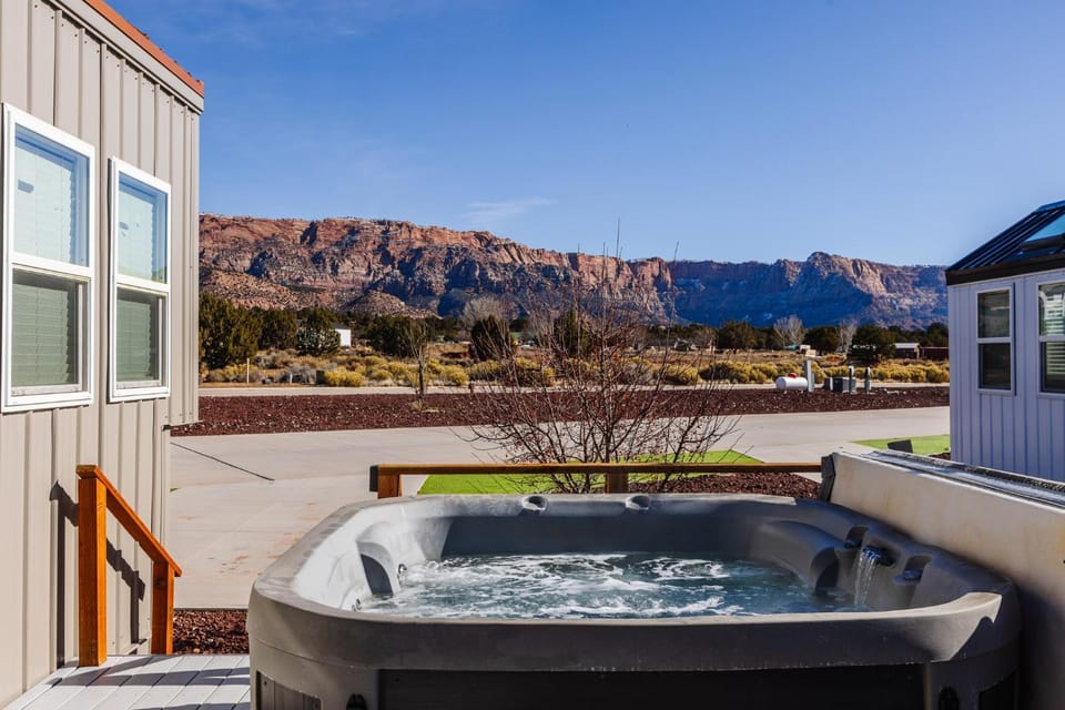 Peace and Tranquility private hot tub deck and bbq House in Utah