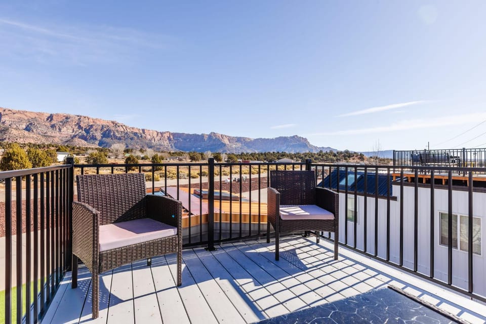 Peace and Tranquility private hot tub deck and bbq House in Utah