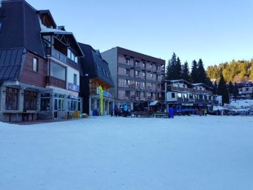 Property building, Day, Neighbourhood, Winter, City view, Street view, Location
