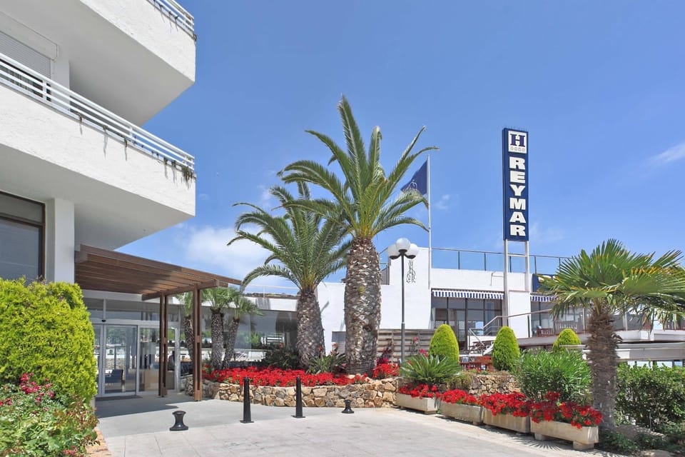 Facade/entrance, Landmark view, Street view