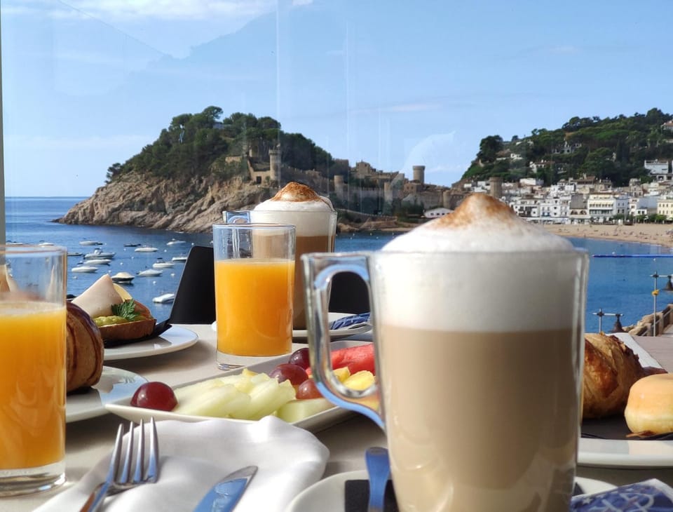 Restaurant/places to eat, Food close-up, Sea view, Breakfast