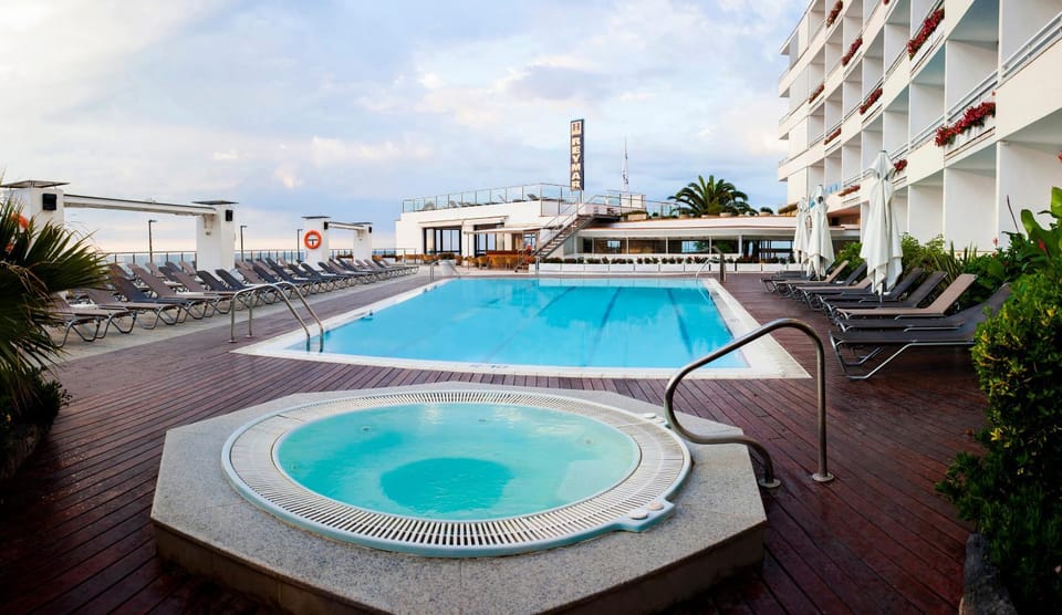 Hot Tub, Swimming pool