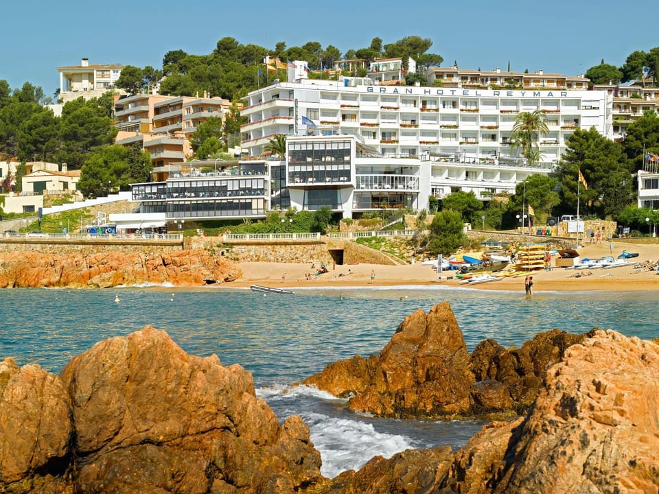Facade/entrance, Beach, Area and facilities