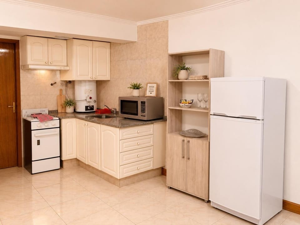 Coffee/tea facilities, Kitchen or kitchenette, oven, stove, toaster