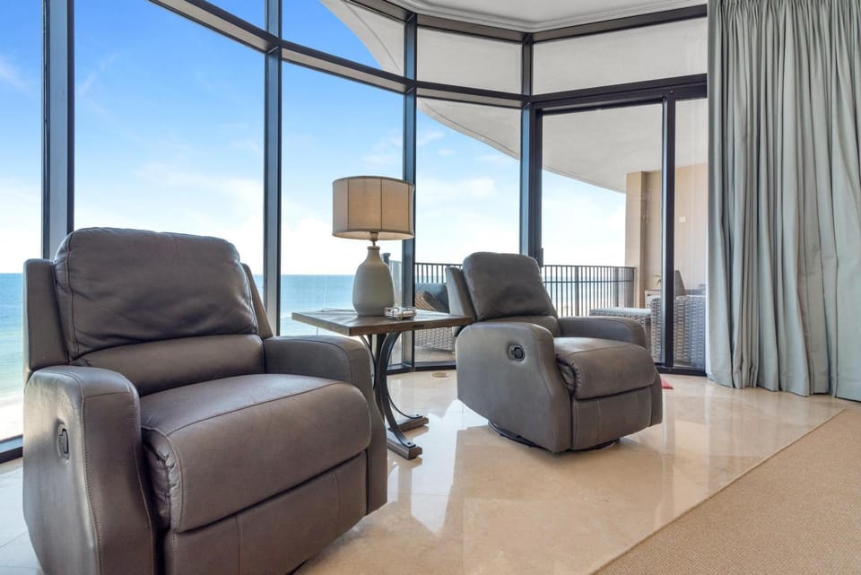 Capri 601 House in Ono Island