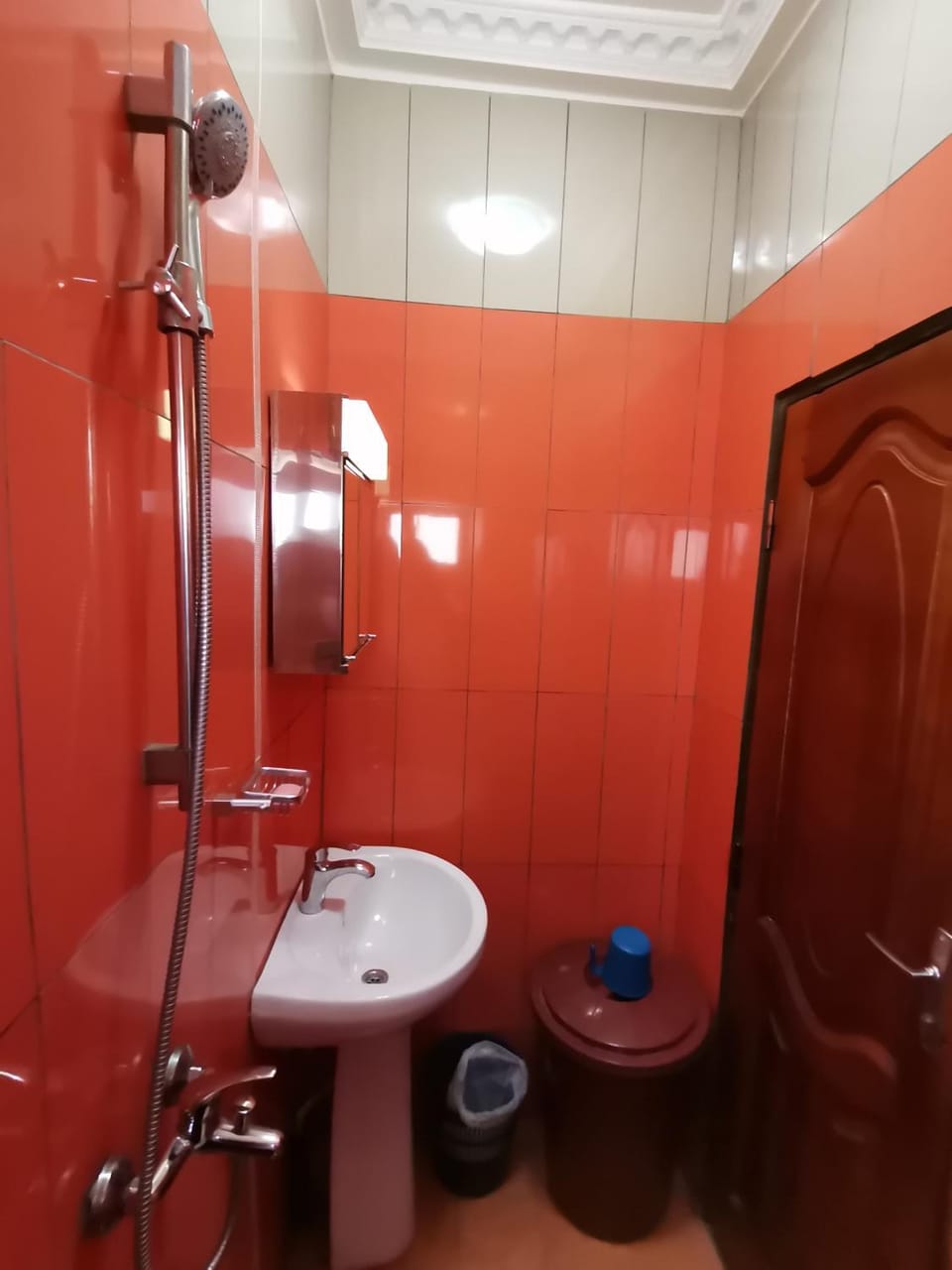 Chambre Hôtelière MB-301B - F1W Bed and Breakfast in Douala