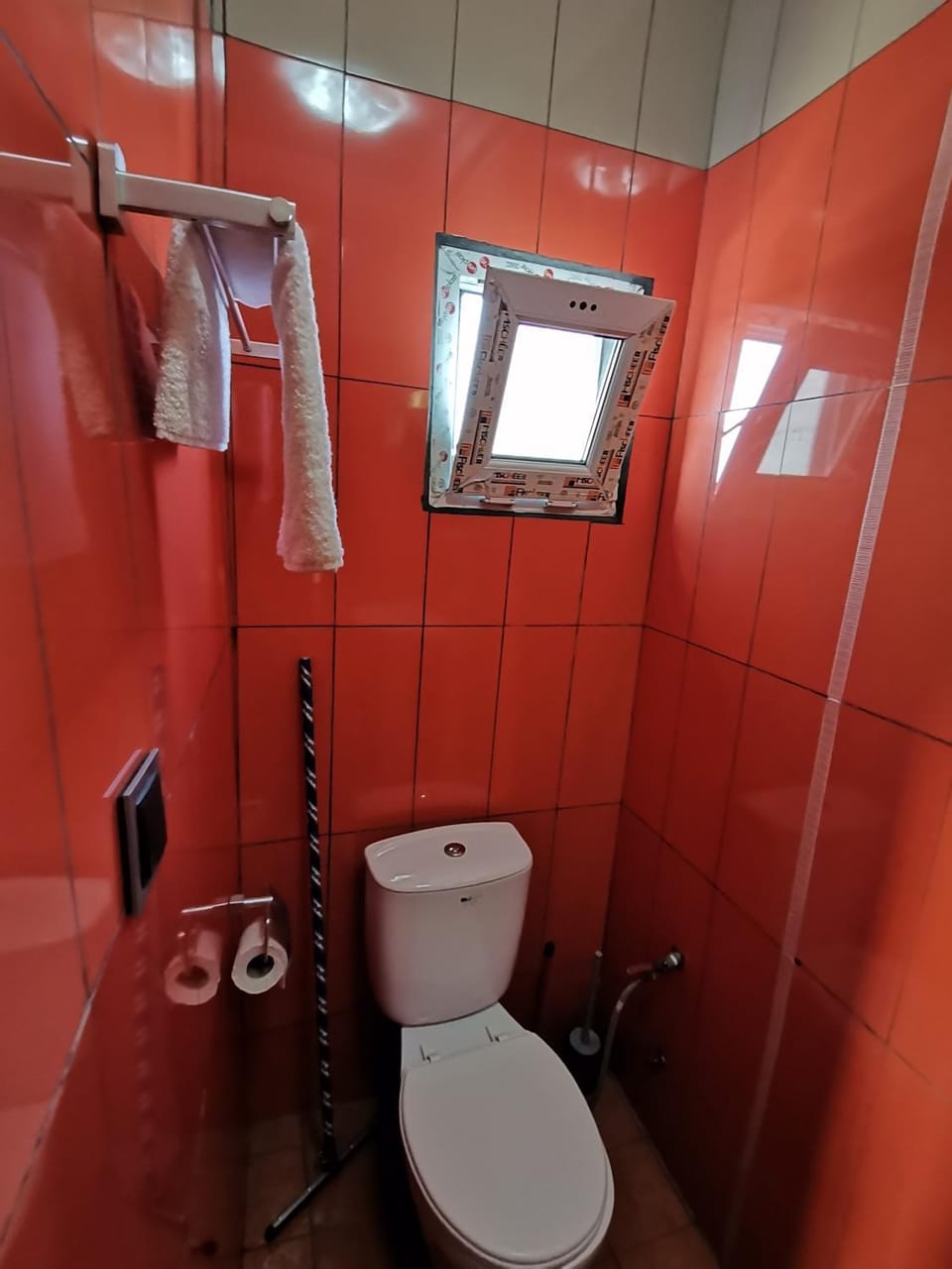 Chambre Hôtelière MB-301B - F1W Bed and Breakfast in Douala