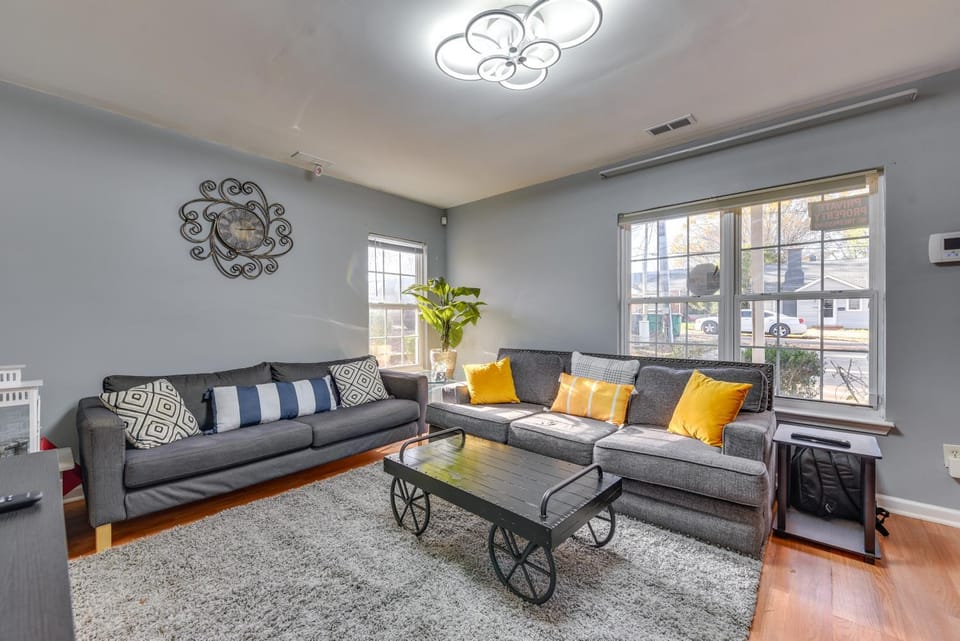 Uptown Charlotte Townhome w/ Patio & Yard! House in Charlotte