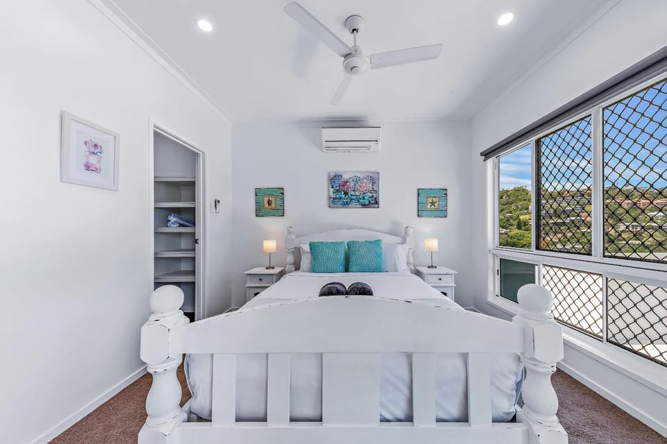 Bed, Bedroom, air conditioner