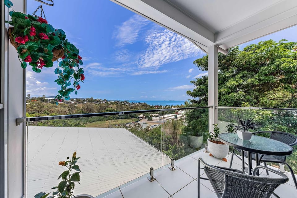 Patio, Day, Natural landscape, View (from property/room), Balcony/Terrace, Dining area, Sea view