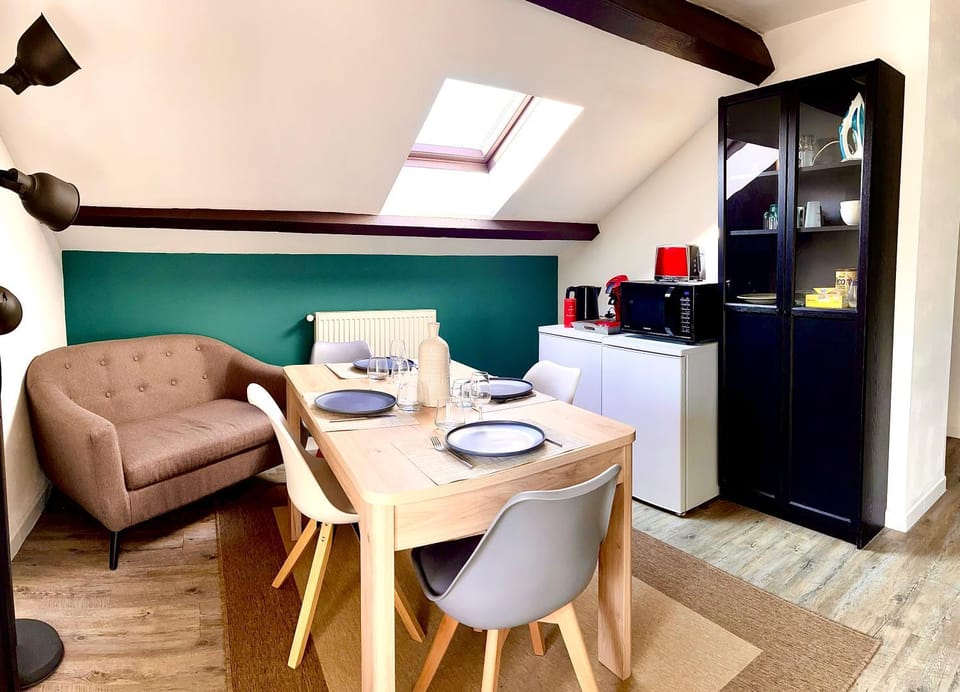 Coffee/tea facilities, Seating area, Dining area, minibar